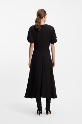 Vestido con escote ojo de cerradura en crep&eacute; suave, Negro