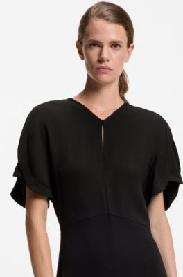 Vestido con escote ojo de cerradura en crep&eacute; suave, Negro