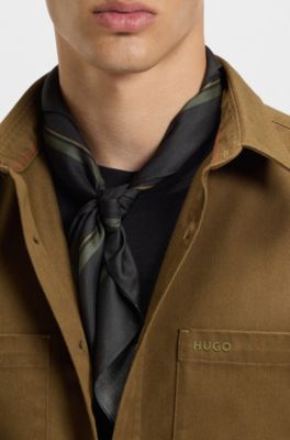 Pa&ntilde;uelo estampado con detalle de logo, Verde oscuro