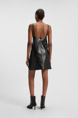 Vestido mini de tirantes de piel sint&eacute;tica con estampado grabado, Negro