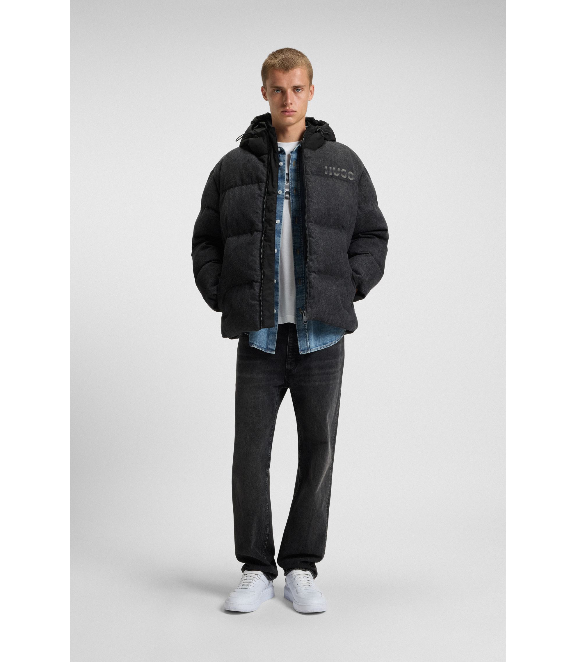 hbna50546769_003_300?wid=1980&