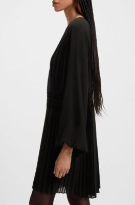 Smocked-waistband dress with pliss&eacute; pleats, Black