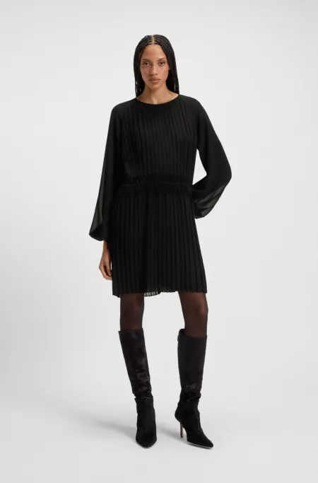 Smocked-waistband dress with plissé pleats