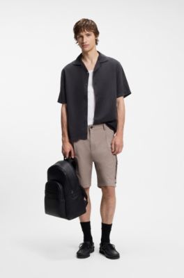 Mochila granulada y ribete de logo apilado, Negro