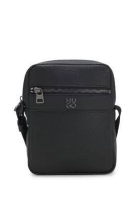 Bolso mensajero granulado con ribete de logo apilado, Negro