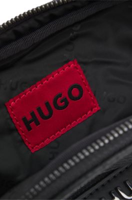 Bolso mensajero granulado con ribete de logo apilado, Negro