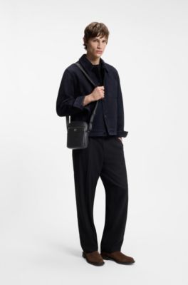 Bolso mensajero granulado con ribete de logo apilado, Negro