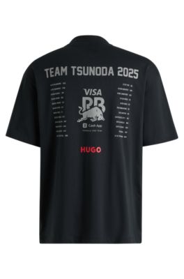 Camiseta HUGO&nbsp;x&nbsp;VCARB para aficionados con ilustraci&oacute;n fotogr&aacute;fica de Yuki Tsunoda, Negro