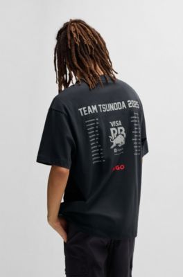 Camiseta HUGO&nbsp;x&nbsp;VCARB para aficionados con ilustraci&oacute;n fotogr&aacute;fica de Yuki Tsunoda, Negro