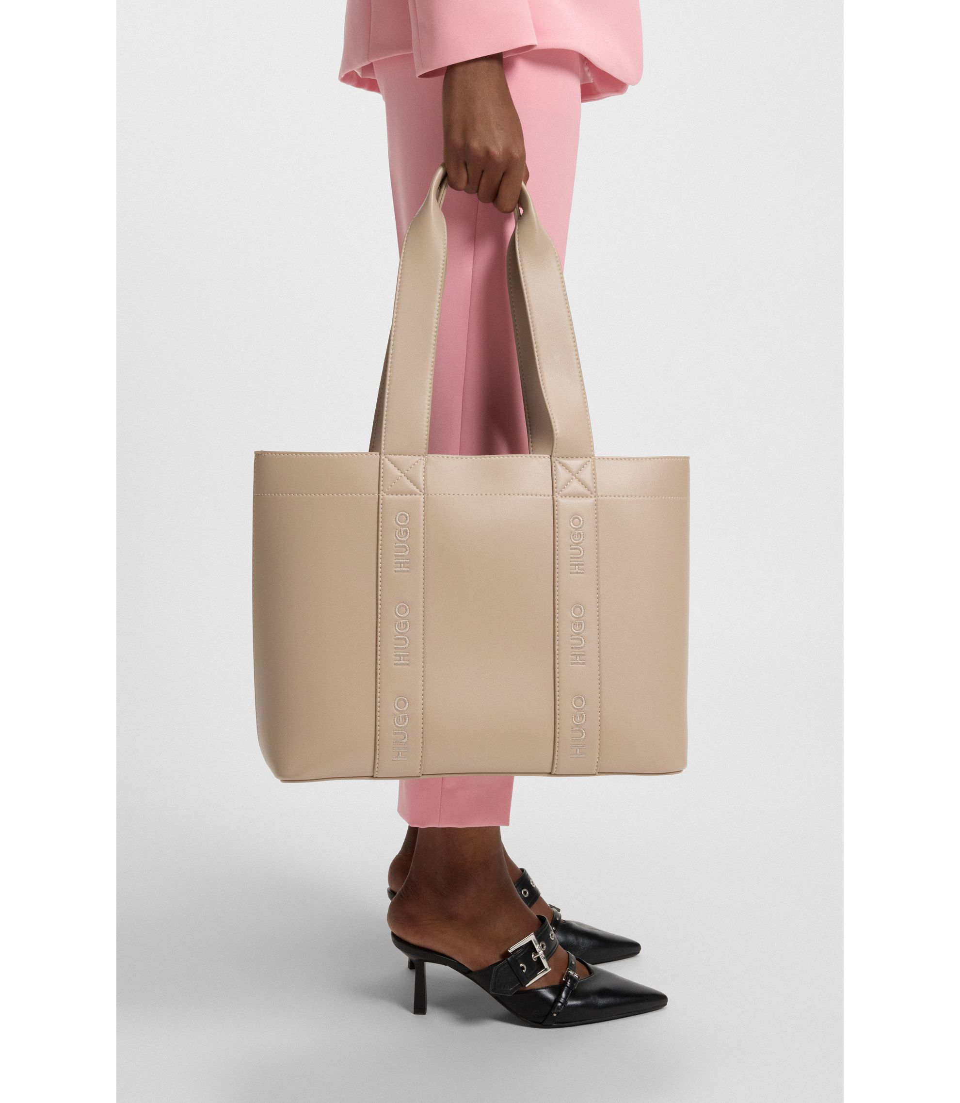 hbna50547491_231_340?wid=1980&