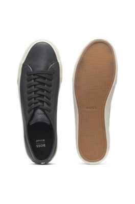 Low-top trainers in grained faux leather, Black
