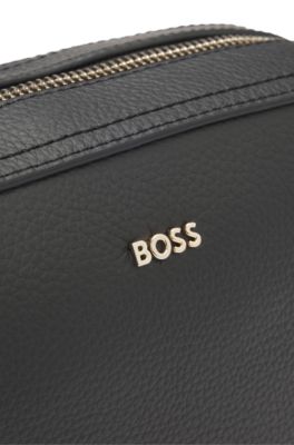 Crossbody bag in grained leather