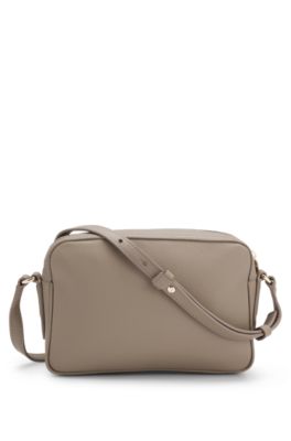 Crossbody bag in grained leather, Light Brown