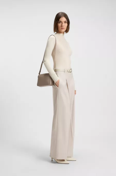 Crossbody bag in grained leather