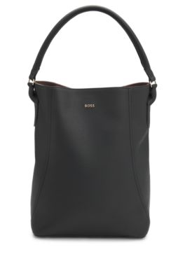 Bucket bag in grained leather, Black