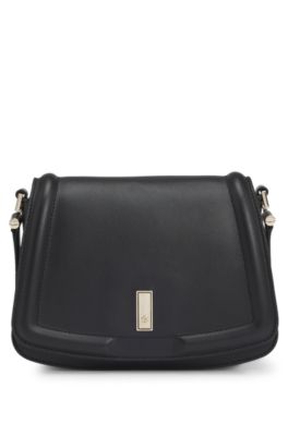 Bolso con solapa Ariell de piel granulada, Negro