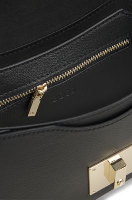 Bolso con solapa Ariell de piel granulada, Negro