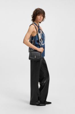 Bolso con solapa Ariell de piel granulada, Negro