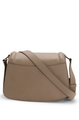 Bolso con solapa Ariell de piel granulada, Marr&oacute;n claro