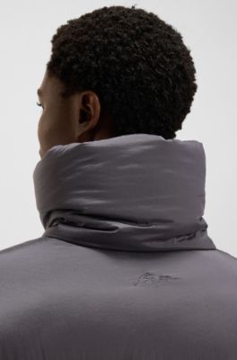 Chaqueta acolchada de tejido lustroso con cremallera, P&uacute;rpura oscuro