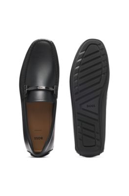 Zapatos driver de piel de napa con herrajes de la marca, Negro