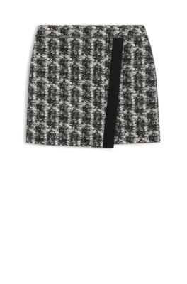 Minifalda en tweed con motivo de plumas, Fantas&iacute;a