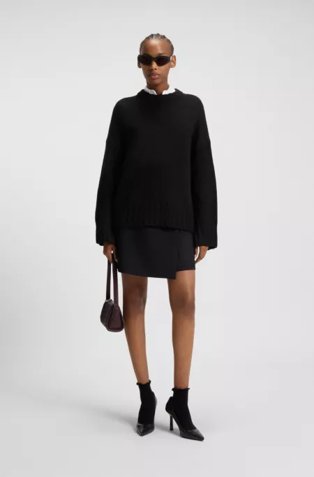 Knitted sweater with embroidered logo