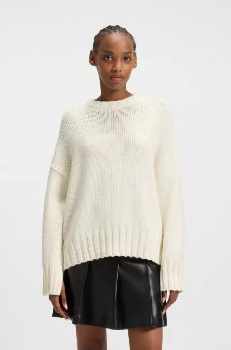 Knitted sweater with embroidered logo