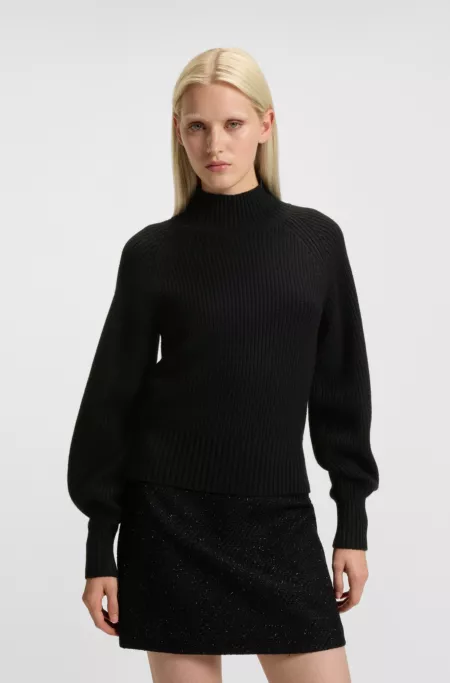 Knitted sweater with a loose fit