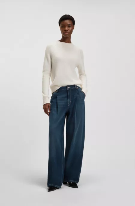 Wide-leg jeans with front pleats