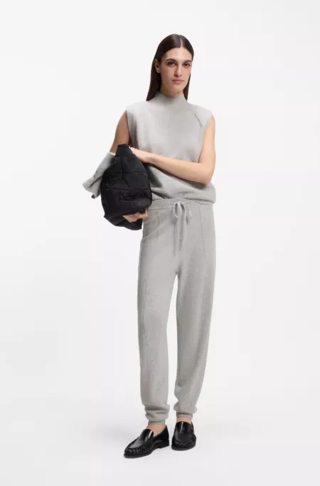 Sleeveless knitted top in cashmere