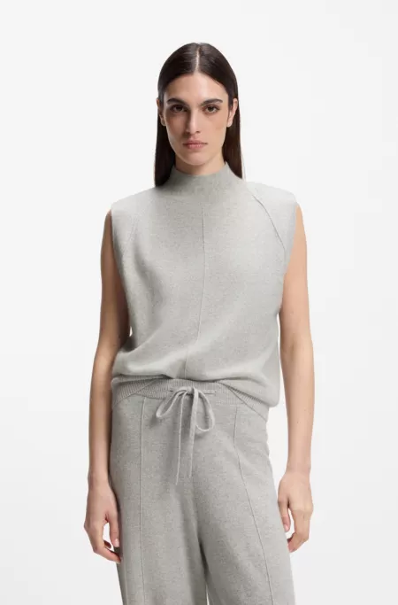 Sleeveless knitted top in cashmere