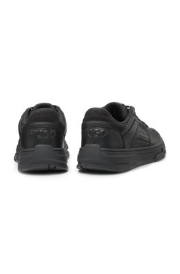 Deportivas de piel sint&eacute;tica con detalles de malla, Negro