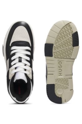 Deportivas de piel sint&eacute;tica con detalle de monograma, Gris oscuro
