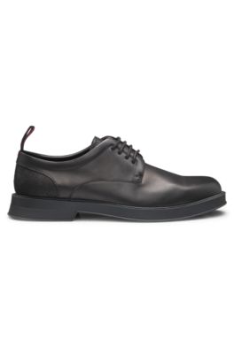 Zapatos Derby de piel con monograma en el tal&oacute;n, Negro