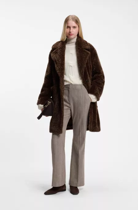 Teddy coat with adjustable collar