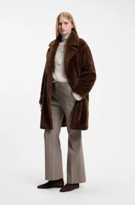 Teddy coat with adjustable collar