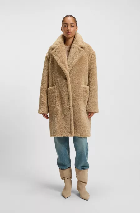 Teddy coat with adjustable collar