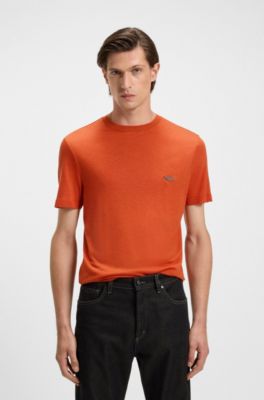 Camiseta BOSS x ASTON MARTIN con logo de nobuk, Marr&oacute;n