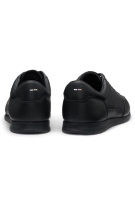 Deportivas de piel de napa con detalles dorados de la marca, Negro