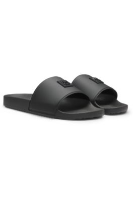 Chanclas fabricadas en Italia con logo apilado en el empeine, Negro