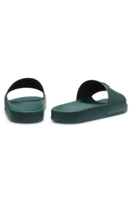 Chanclas con logo apilado, Verde oscuro