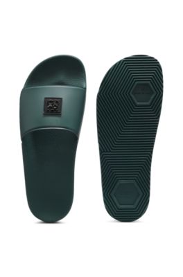 Chanclas con logo apilado, Verde oscuro