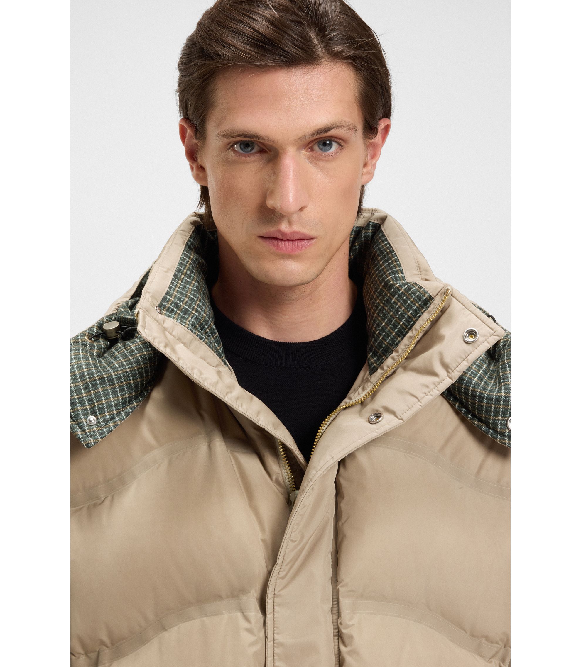 hbna50548690_255_340?wid=1980&