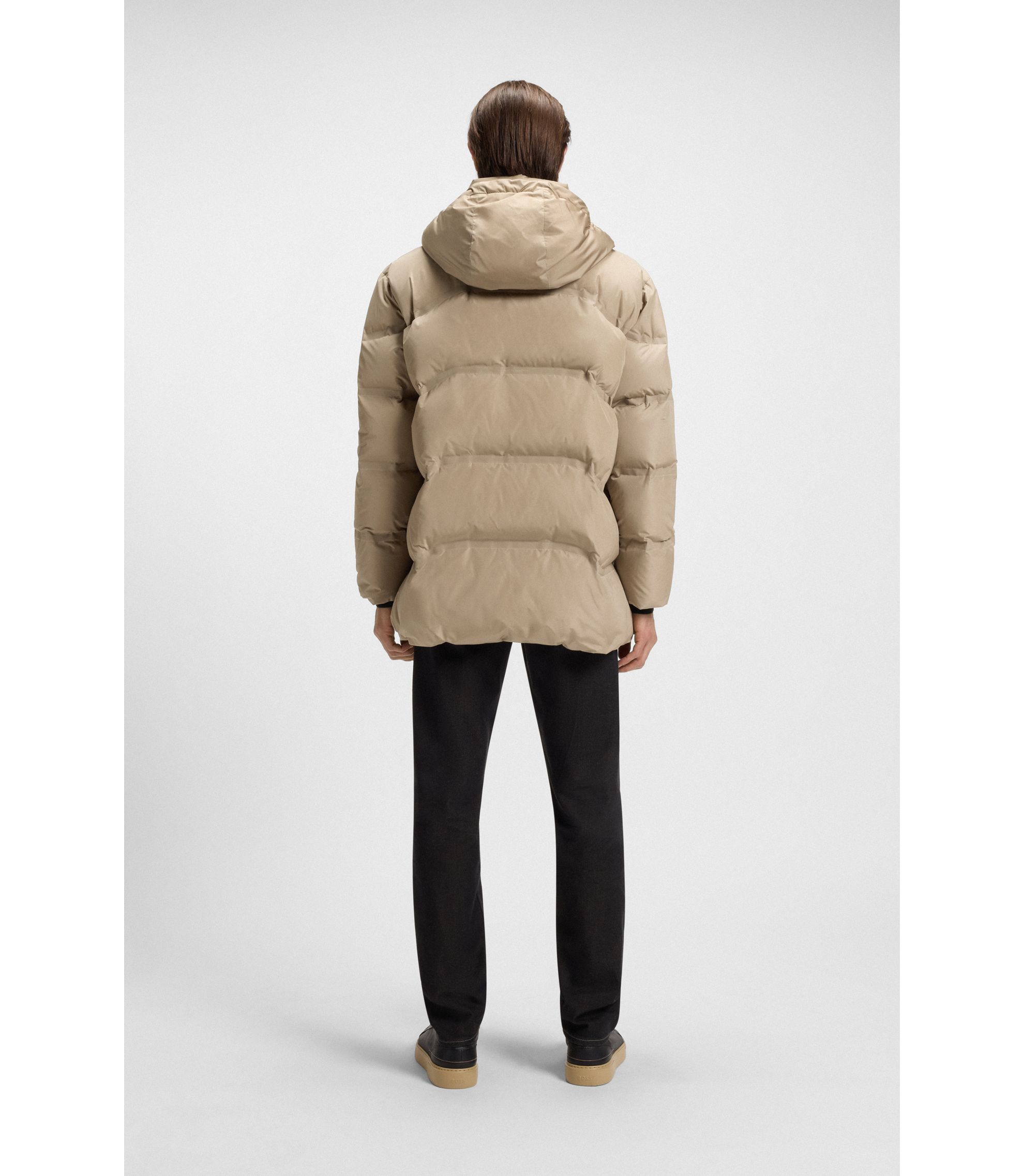 hbna50548690_255_360?wid=1980&