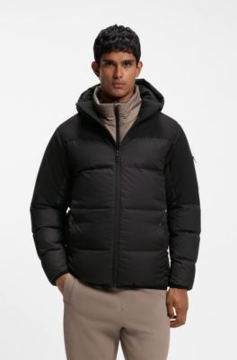 Chaqueta repelente al agua con relleno de plum&oacute;n y capucha extra&iacute;ble, Negro