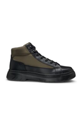 Botas de estilo monta&ntilde;ero con empeines de piel y tejido, Negro