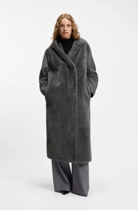 Melange coat in a wool blend