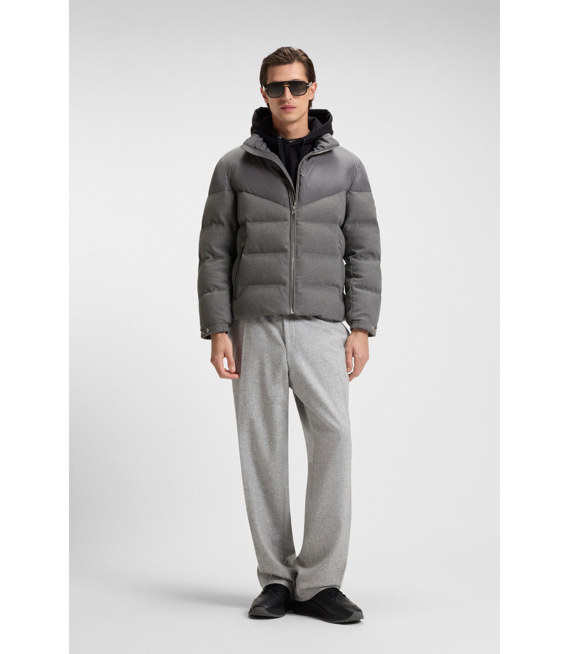 hbna50548810_030_300?wid=1980&