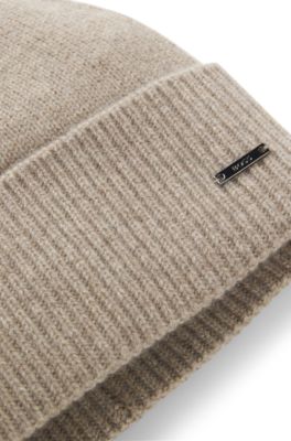 Bonnet en maille de cachemire avec plaquette logo m&eacute;tallique, Brun chin&eacute;